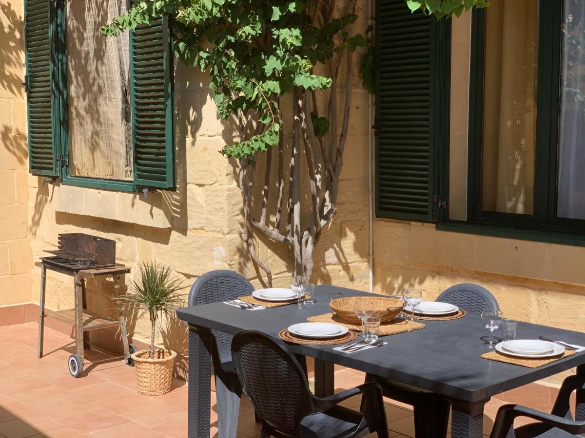 Tal-Mirakli Għarb Exterior foto